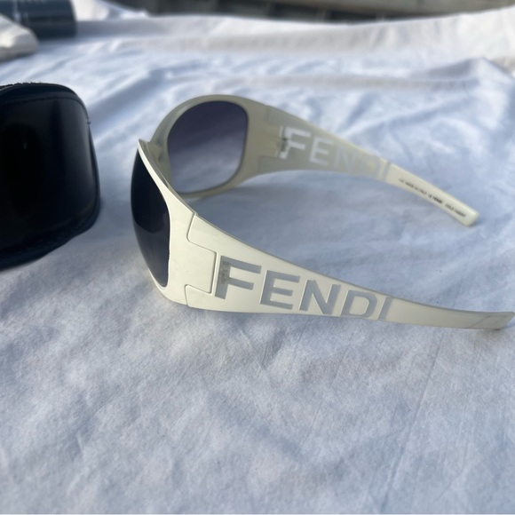💎 RARE 💎 Fendi White Logo Shield Sunglasses - Picture 9 of 12